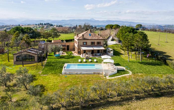 Awesome Home In Macerata