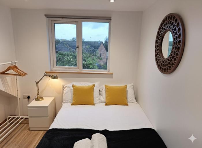 Modern 4BR Cambridge House w Parking for 9 guests