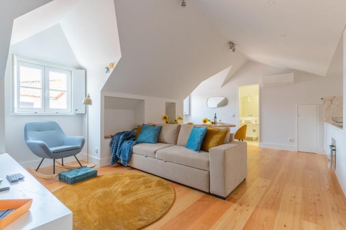 Upper Story 1BR AC and Workspace