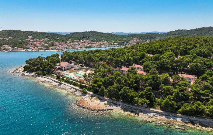 2 Bedroom Lovely Apartment In Kukljica