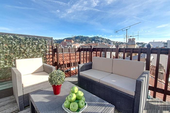 HENRI CAMILLE REAL ESTATE - ROOF - 2 bedrooms downtown w rooftop