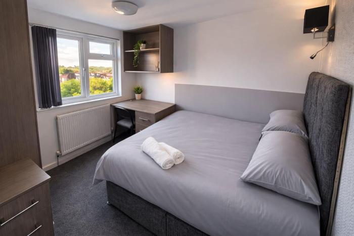 Modern Private Room | Central RG1 | Shared Home 2