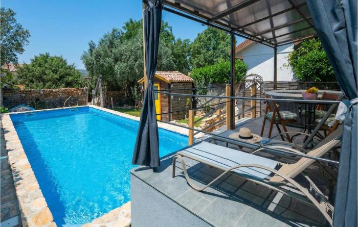 1 Bedroom Nice Home In Peroj