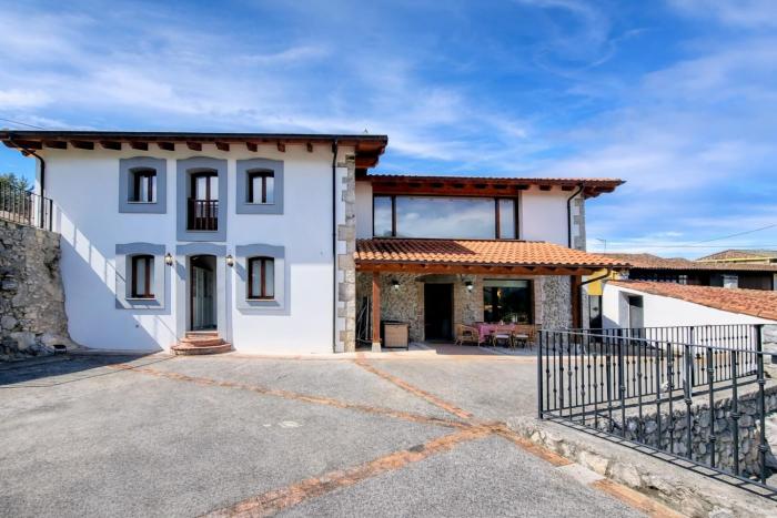 Casa Llanes con Jardín, Vistas y Barbacoa – Maruja
