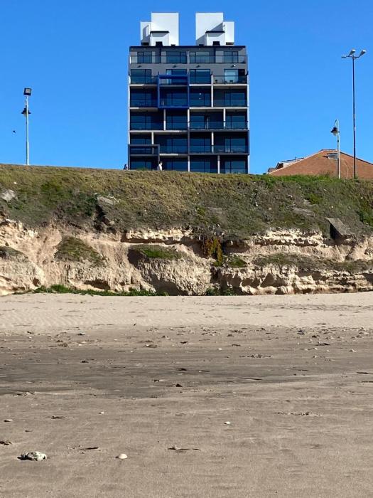Departamento vanguardista frente al mar