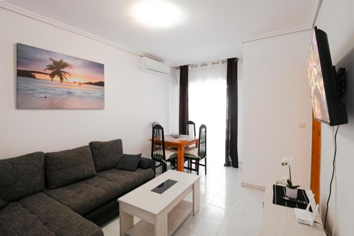2-bedroom apartment next to Av de las HABANERAS