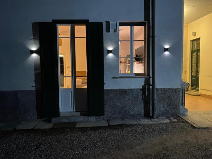 CASA ANELLA giardino privato LAGO VARESE MILANO