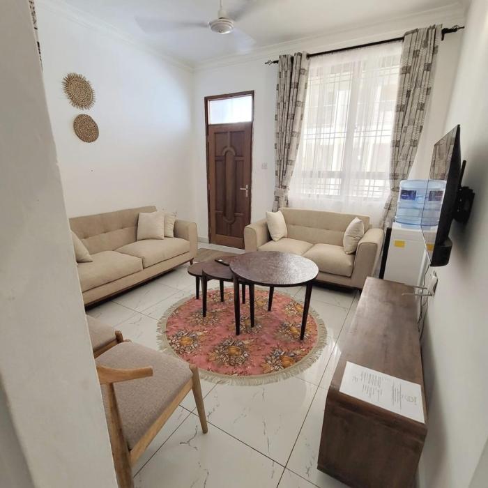 Baraka Hse, Cozy homely, 2 BR, 7 mins to Beach