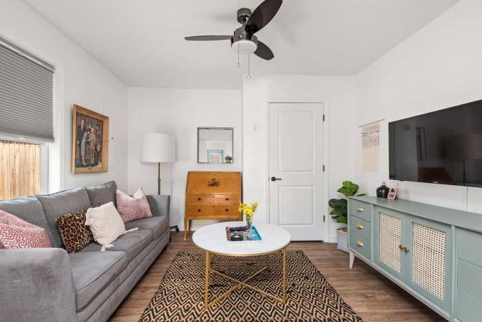 Private Guest House with Fenced Yard in Walkable East Nashville