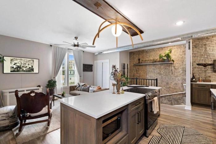 The Bentley, Luxury Boutique Stay in Downtown Milwaukee