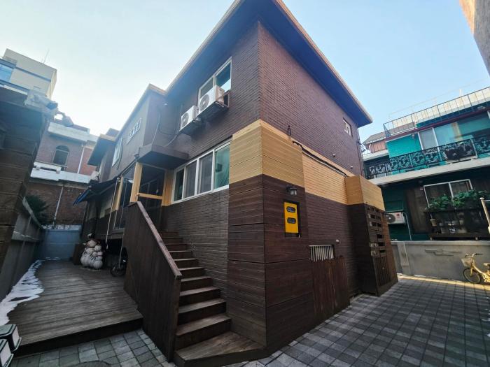 화이트브라운 게스트하우스