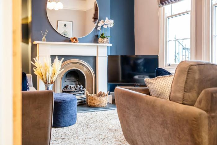 Stunning 2 Bed Townhouse with Patio