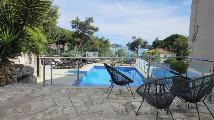 TEOs Apartments & Rooms