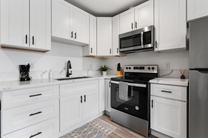 Cozy Central Studio for Monthly Living