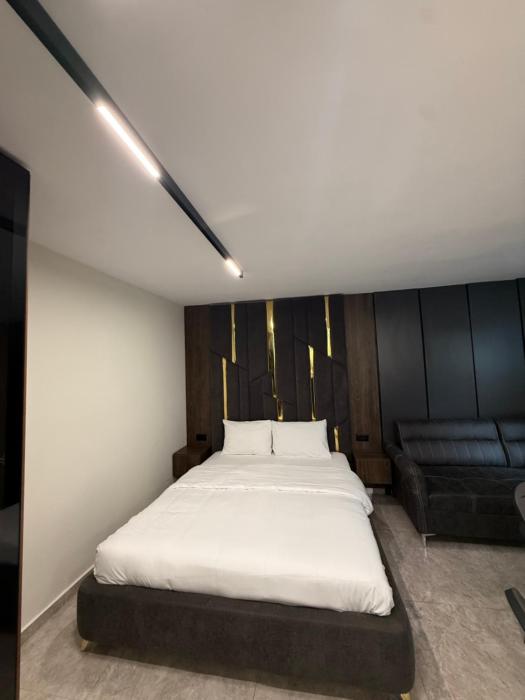 Black & Velvet studio