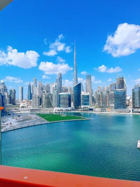 1BR Canal-Front Balcony with Burj Khalifa View - Live Luxe Dubai