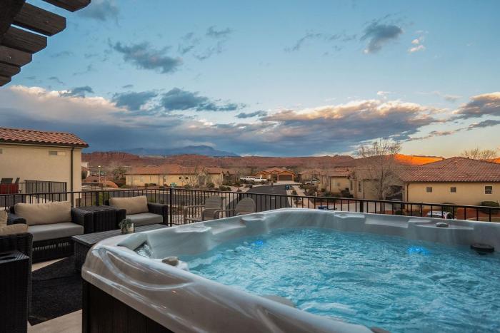 53 - Red Rock Adventure Oasis in St George with Hot Tub