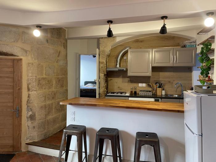 2- Appartement climatisé dans le centre historique d Aubenas