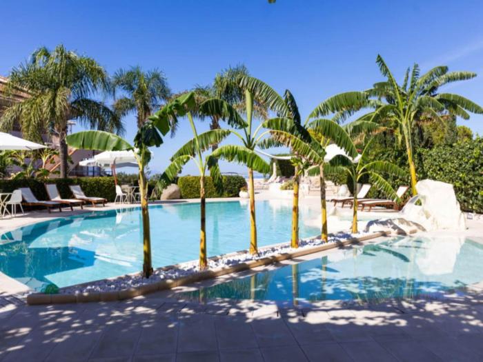 Studio for couples in Capo Vaticano with pool
