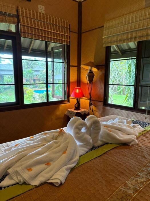 Private Lake Retreat Maerim Chiang Mai