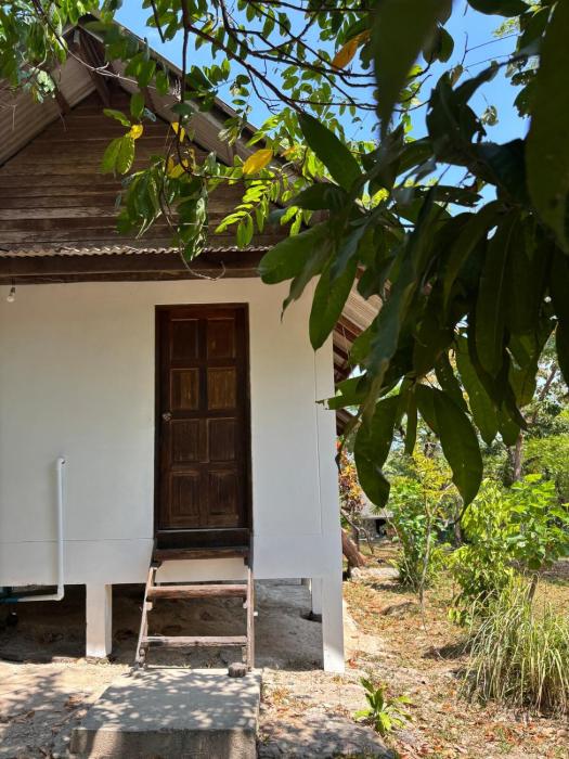 Quiet Garden Bungalow - walking distance to beach, Koh Yao Noi