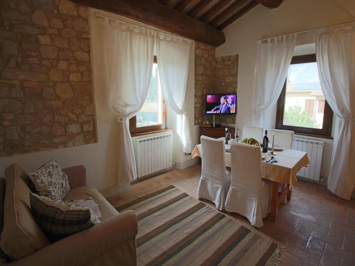 Modern holiday home in Foligno - Loc with pool