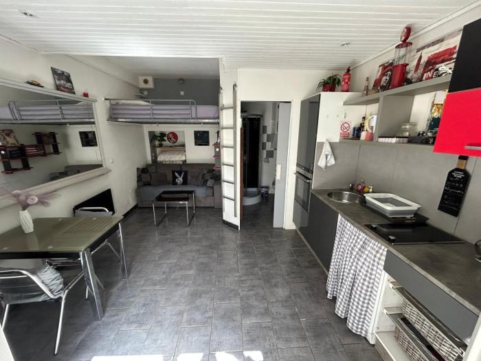Beautiful studio with courtyard, parking and optional spa