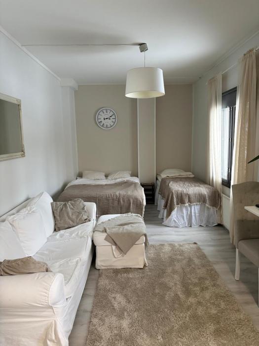 Compact studio with private entrance in the city center