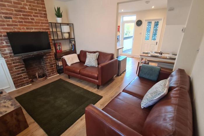 City Centre, River views, Sleeps 5, Free Parking