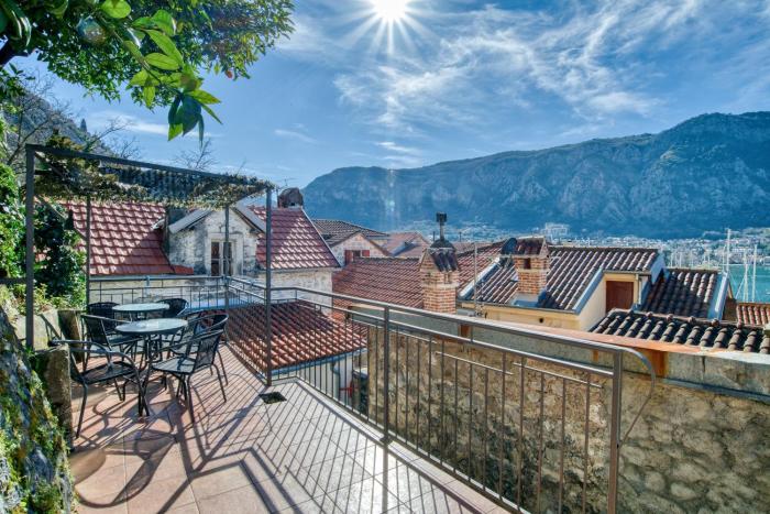 Kotor Bagus - Cozy Boutique Old Town Studio with Seaview Terrace