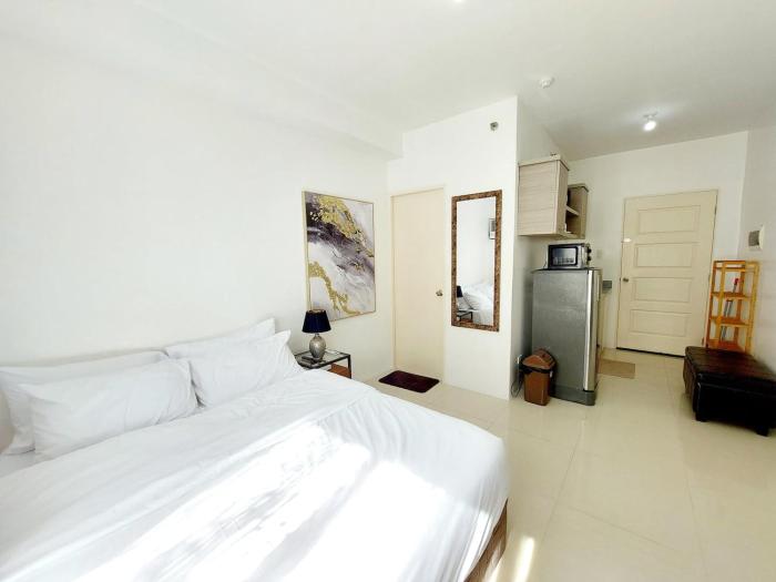 Affordable Stylish & Cozy Walk Up Condo