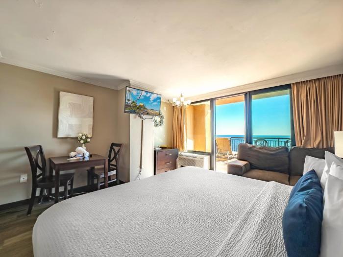 Oversized Balcony-Ocean Front Studio at Caravelle! 513