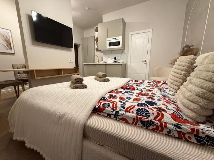 Elegant White Apartment in City Centre with Parking