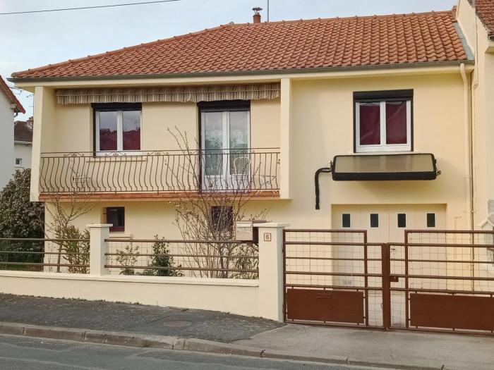 Maison confortable à Montluçon avec Jardin clôturé