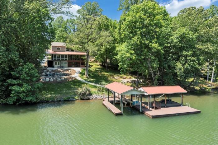 Emerald Shores - Lakefront, Private Dock & Fire Pit