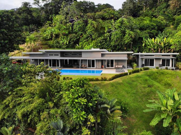 Villa Buenos Tiempos 5-Bedrooms, Large pool and spectacular ocean view
