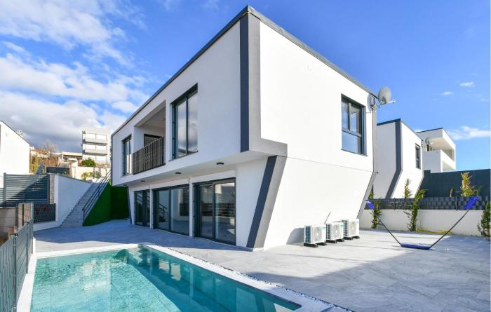 Cozy Home In Jadranovo With Sauna