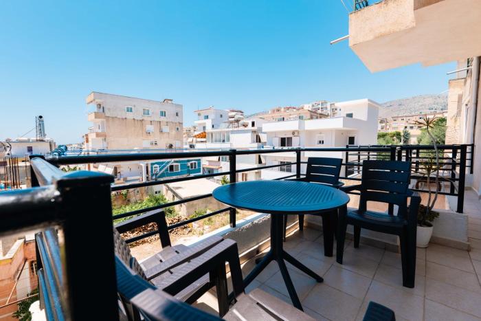 2 Bedrooms apart 30 steps from the beach