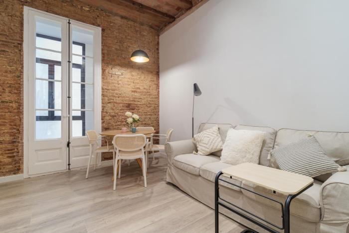 2-bedroom Apartment next to Paseo de Gracia and Rambla Catalunya