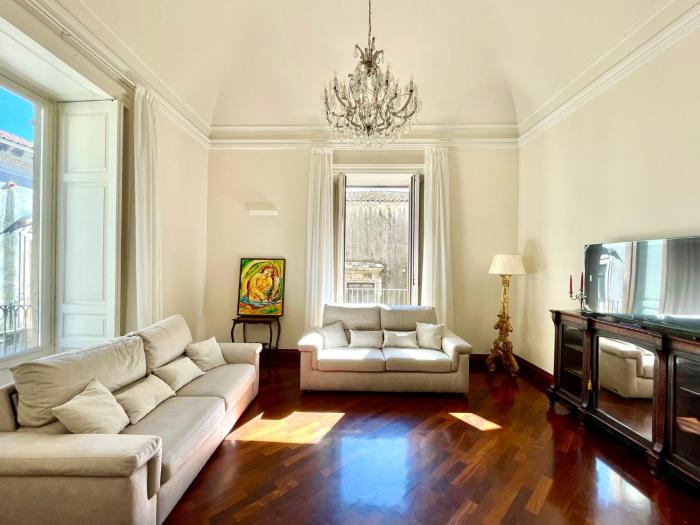 Antica Dimora Ferrari 270sqm Noble Estate by Duomo