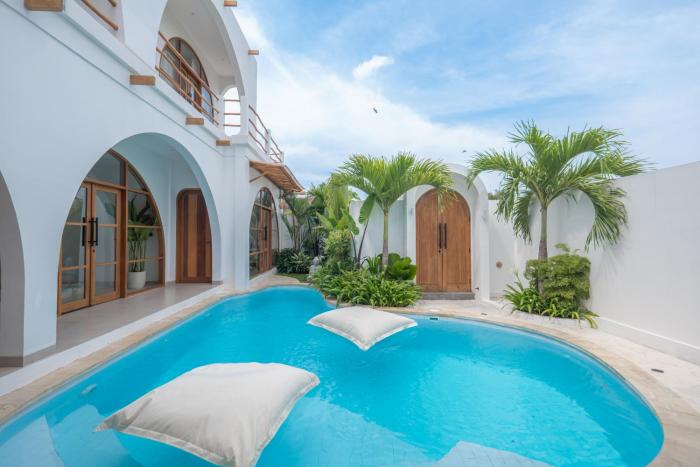 Tropical 3-Bedroom Sanctuary in Pererenan