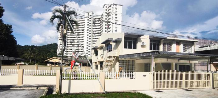 16 Pax Party House 4BR Semi - Double Storey BBQ Ready Ideal for Gathering