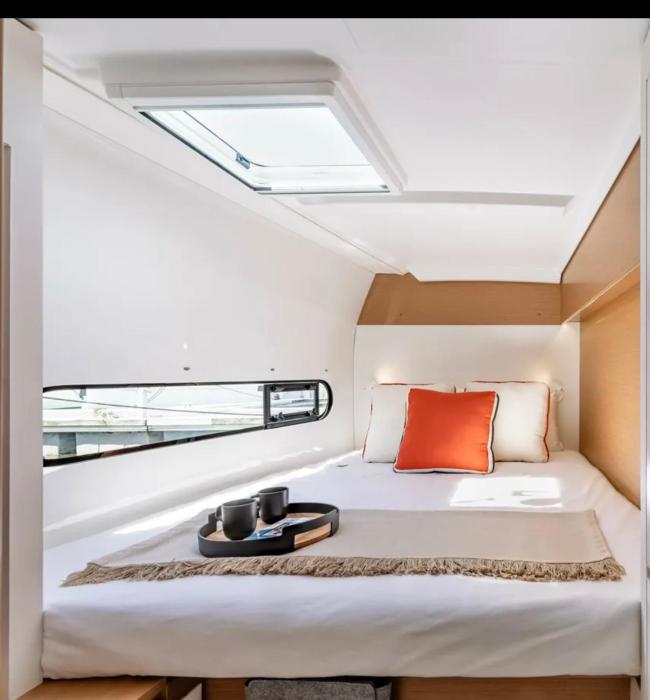 Excursii pe catamaran