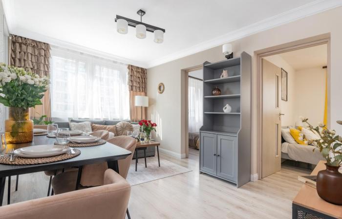 Riverside Retreat by Vistula 2BR & separate living room & balcony in the Center