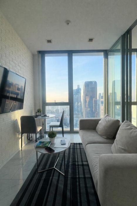 Luxury HighRise Condo Stunning City View BTS Nana