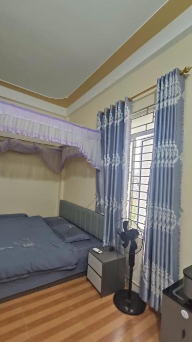 Phòng giường lớn có cửa sổ, cách chợ 500m
