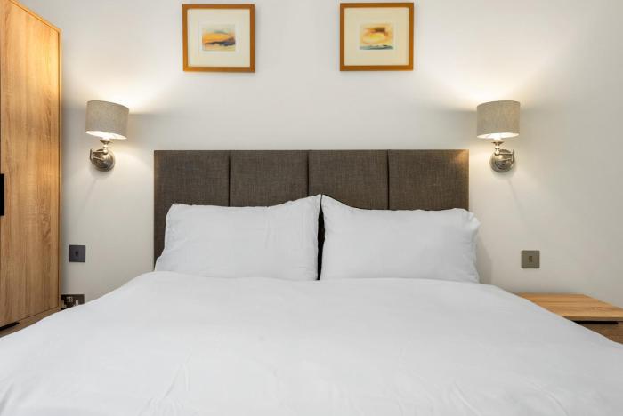 Spacious 3BR Flat in Stroud Haven