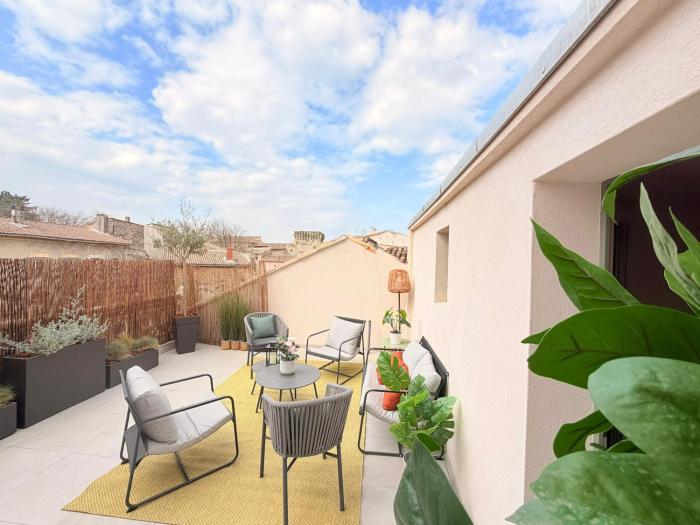 Maison familiale rénovée avec terrasse, 4 chambres, proche LIsle-sur-la-Sorgue