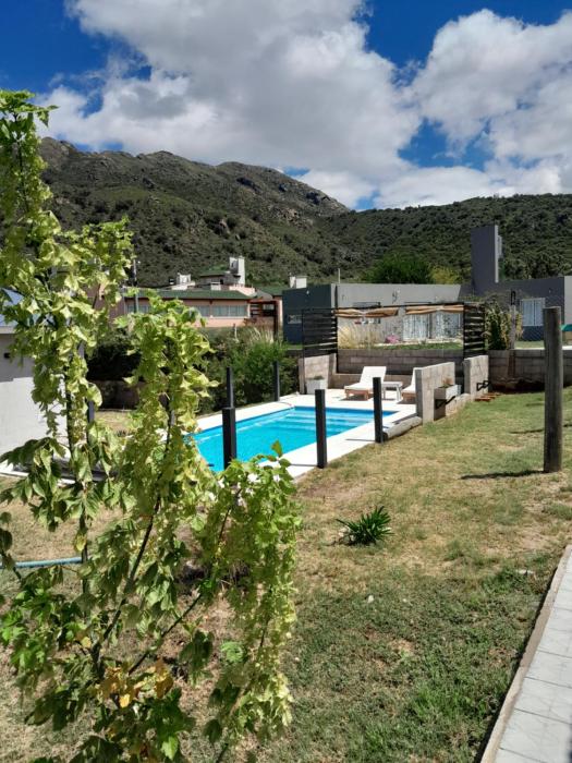 Casa con piscina y vistas a las sierras en Potrero de los Funes- Casa Sawa