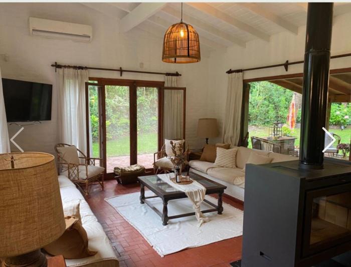 Casa en carilo 1 cuadra del centro 9!huespedes